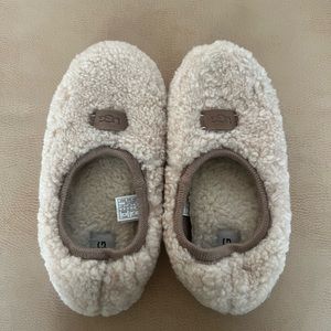 Ugg slipper in Birch - size 8 USA